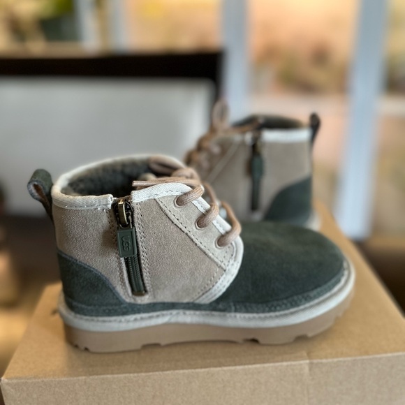 UGG Neumel II Boot - Picture 4 of 8